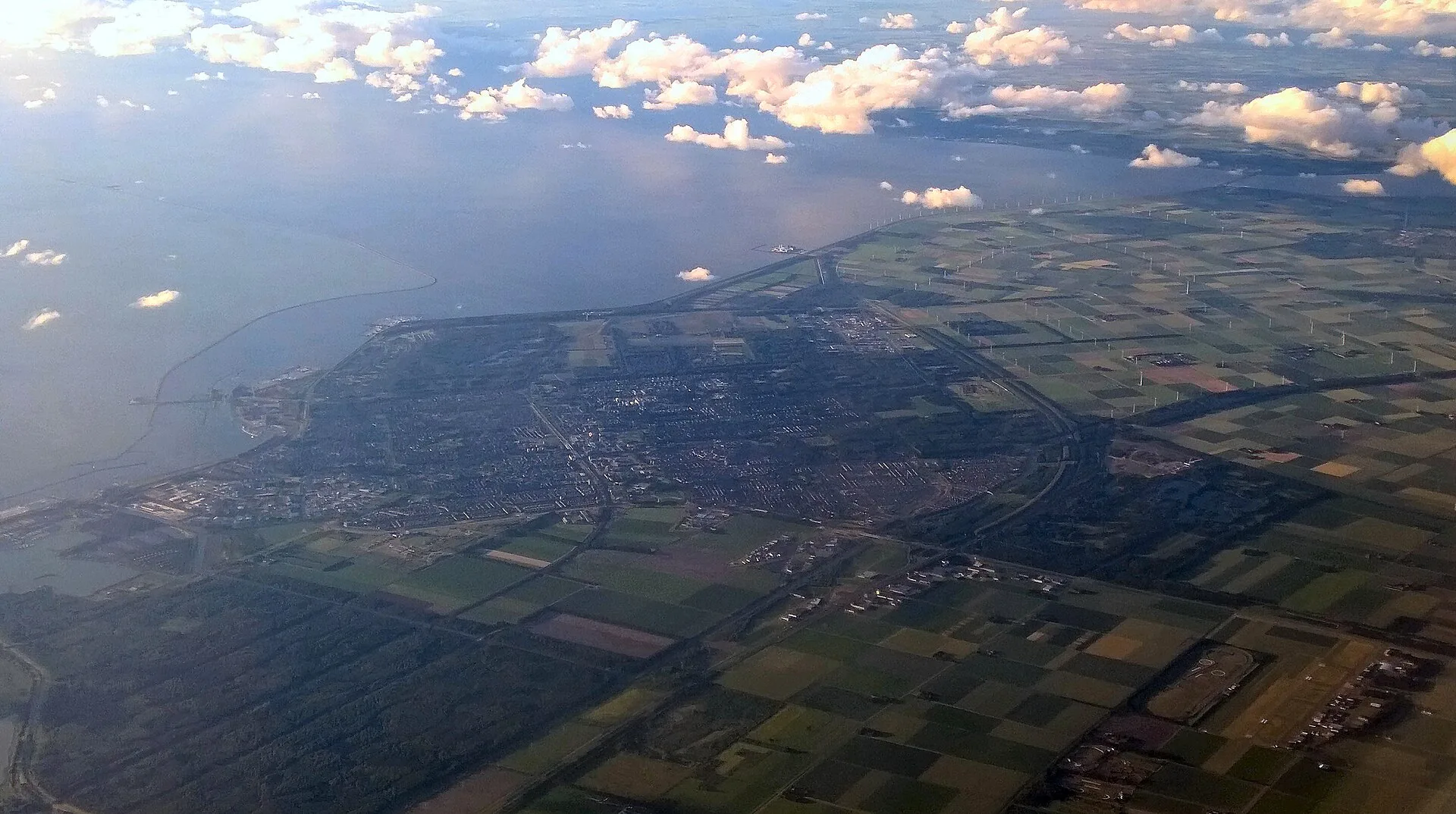 Lelystad - Gezicht op Lelystaad naar het Noordwesten, 22 juni 2014